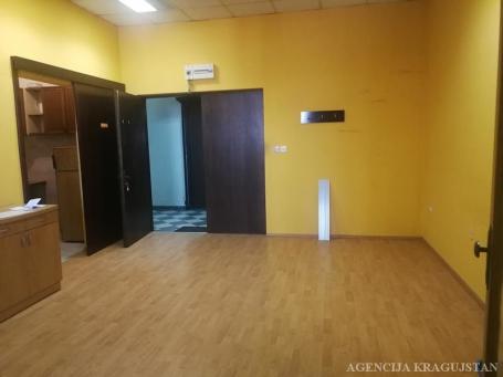 Izdavanje, Lokal, 70. 00m2 , Centar