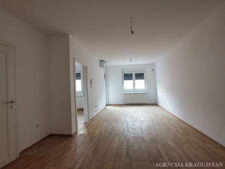 Izdavanje, Stan, 51. 00m2 , Centar