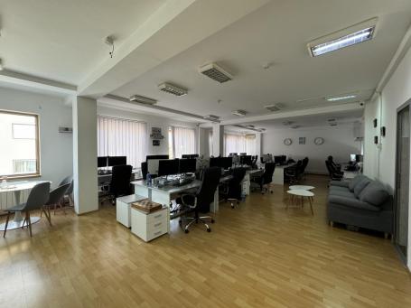 POSLOVNI PROSTOR - CENTAR - 90m2