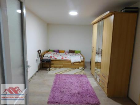 IZDAVANJE STAN 80M2, PETROVAC, NAMEŠTEN, PARKING–250 E