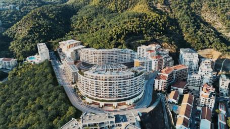 Poslovni prostor 54.16m2 u novom stambenom kompleksu sa dva bazena u Becicima (Mogucnost odlozenog p