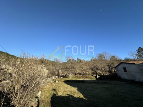 Istra, Buzet - okolica, kamena kuća u roh-bau izdanju