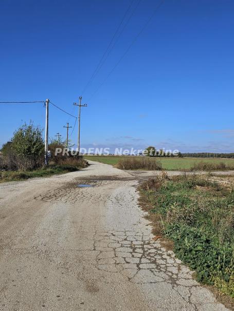 Građevinski plac sa širokim frontom