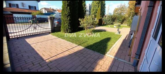 KUĆA NA POČETKU ADICA SA POSLOVNIM PROSTOROM - CENA DOGOVOR
