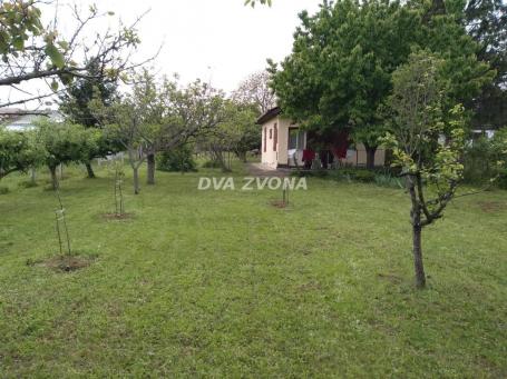 Vikendica na odličnoj lokaciji sa velikim potencijalom! Čortanovci!