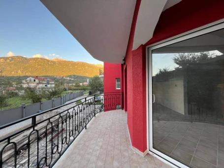 Prodaja stana u novoj zgradi sa bazenom – 2 spavaće sobe u Lastva Grbaljska (Budva)