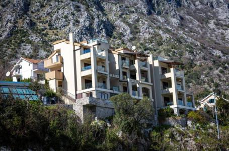 Butik apart-hotel na Prodaju sa Bazenom i panoramskim pogledom na Kotorski zaliv