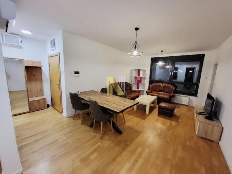 Nov, kompletno namešten, troiposoban stan sa garažnim mestom-Pet friendly