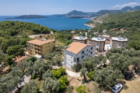 Spacious villa with sea views and olive garden in Przno