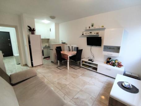 Herceg Novi, jednosoban stan površine 44m2 u neposrednoj blizini starog grada. 