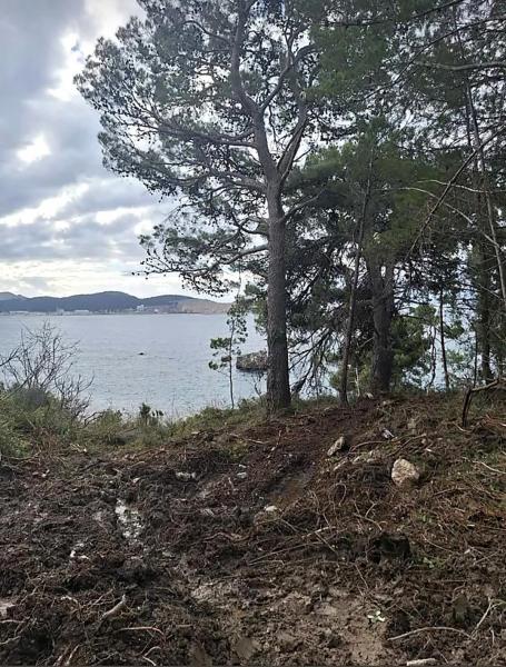 Urbanizovan plac na obali mora