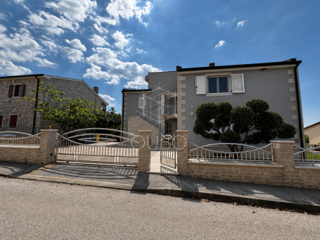 Istra, Poreč - Vila s pogledom na more i investicijskim potencijalom