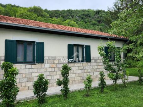 Kuća sa zemljištem u Herceg Novom