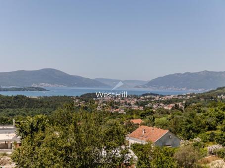 Taunhaus sa panoramskim pogledom na more  u naselju Kavac