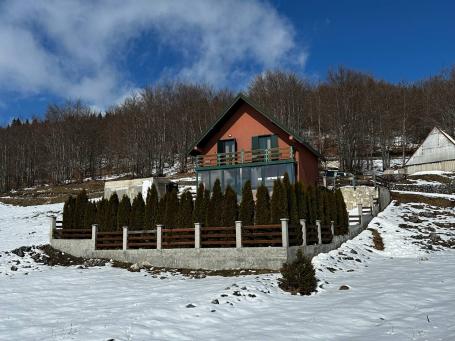 Cozy Mountain House for Sale in Žabljak | 1 km to Savin Kuk