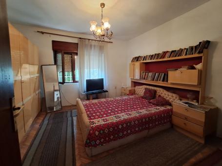 Prizemna kuća kod OTC pijace i Azija Centar