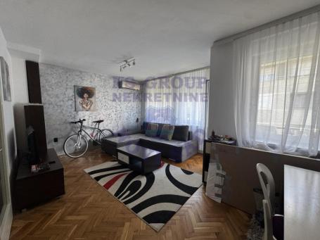 Trosoban stan na Grbavici, 82m2