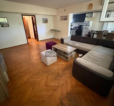 STAN U BLOKU 45 IDEALNO ZA PORODICE SA DECOM