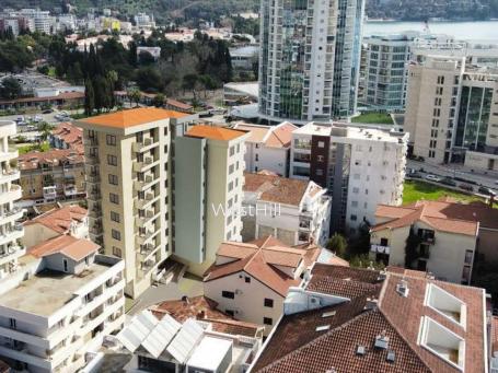 Stan u novom stambenom kompleksu u centru Budve