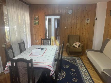 Izdaje se - sprat kuće, Adice