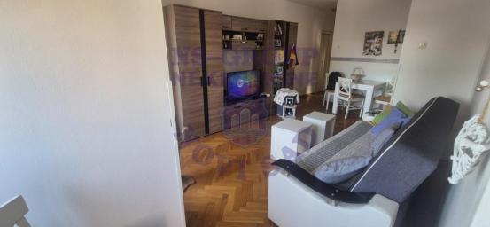 Odličan četvorosoban stan u centru Novog Sada