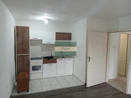 Uknjižen 1,5-soban stan na Telepu – odlična lokacija, mogućnost kupovine putem kredita za mlade