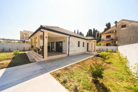 Prizemna kuća 130m2 na placu 500m2, Tološi - Podgorica