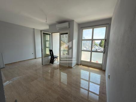 Poslovni prostor 75 m² na Izdavanje – Centar, Tuzi