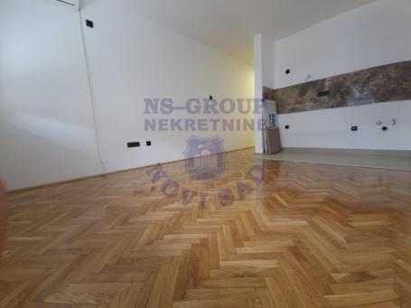 Kompletno renovirana garsonjera - Uknjižen 