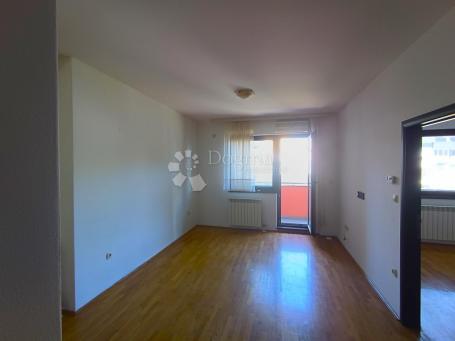 Inđija, na šetalištu, 46 m2