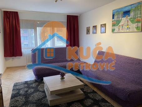 Odličan trosoban stan, namešten, 69m2, 7. sprat, kod Pravnog fakulteta
