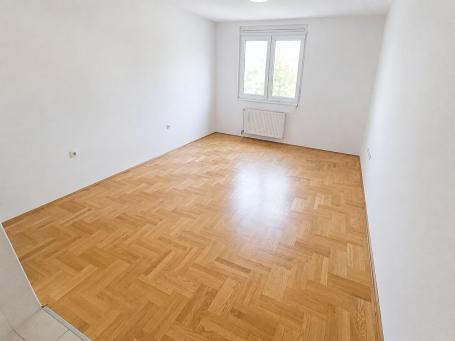 Povoljna garsonjera na granici Grbavice i Adamovićevog naselja 29m², Cara Dušana