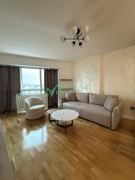 Izdavanje, Stan, 93m2 , Centar