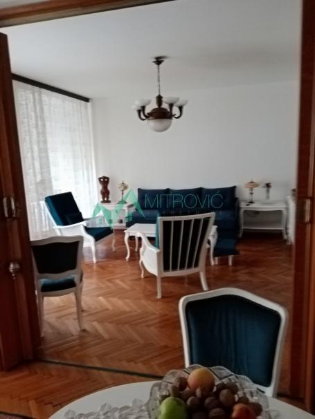 Izdavanje, Stan, 105m2 , Centar