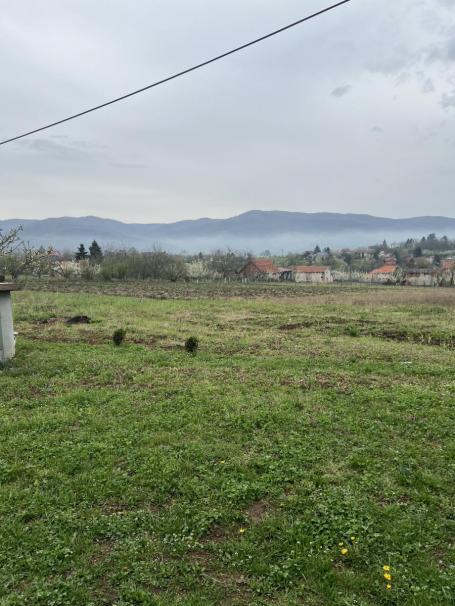 Prostrana dvospratna kuća  sa 30 ari placa