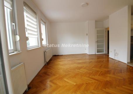 Bulevar-Uknjižen Troiposoban stan 83 m2 na Prvom Spratu Pogodan Za Kancelarije-065/385 8880