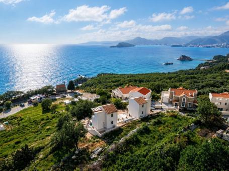 Prodaja urbanizovanog zemljišta 445 m² sa panoramskim pogledom na more i projektom za dve luksuzne v