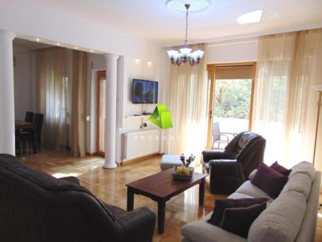 Komforan troiposoban stan u centru ID#8500