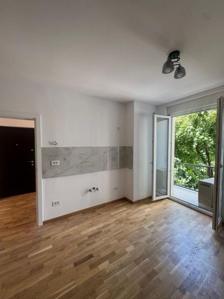 STARI GRAD CENTAR 45m2 , 2T ,250000e