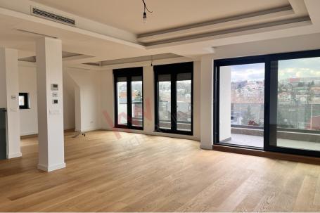 
				Poslovni prostor u centru Voždovca, Koste Jovanovića, 173,59m2 + 3 garažna mesta
			